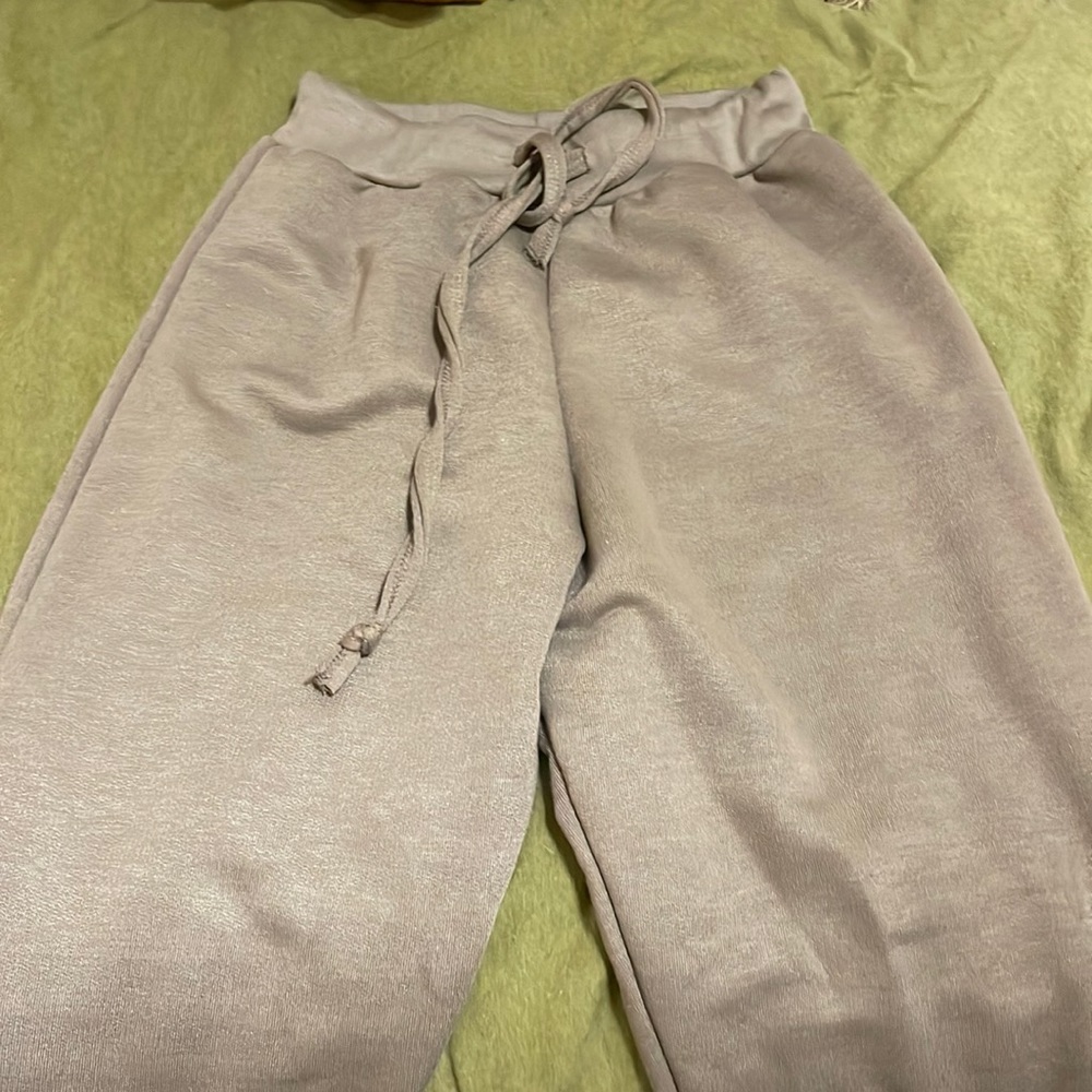 High waisted sweat pant. Size 6 fits like a zero. Pretty little thing
